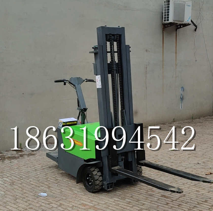 右玉县优程全电动叉车插腿式堆高车液压装卸车1.5吨升高小型站驾式铲车